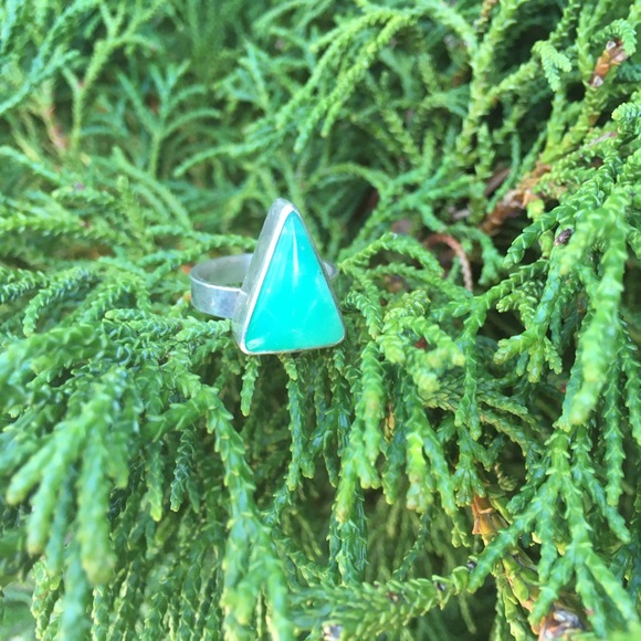 Chryoprase ring. One of a kind. Size 7.5ish. Stunning color! - Picture 3 of 4